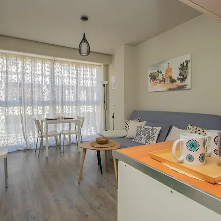 Muy Centrico, Tranquilo Y Confortable **a/c-wifi** * Sevilla